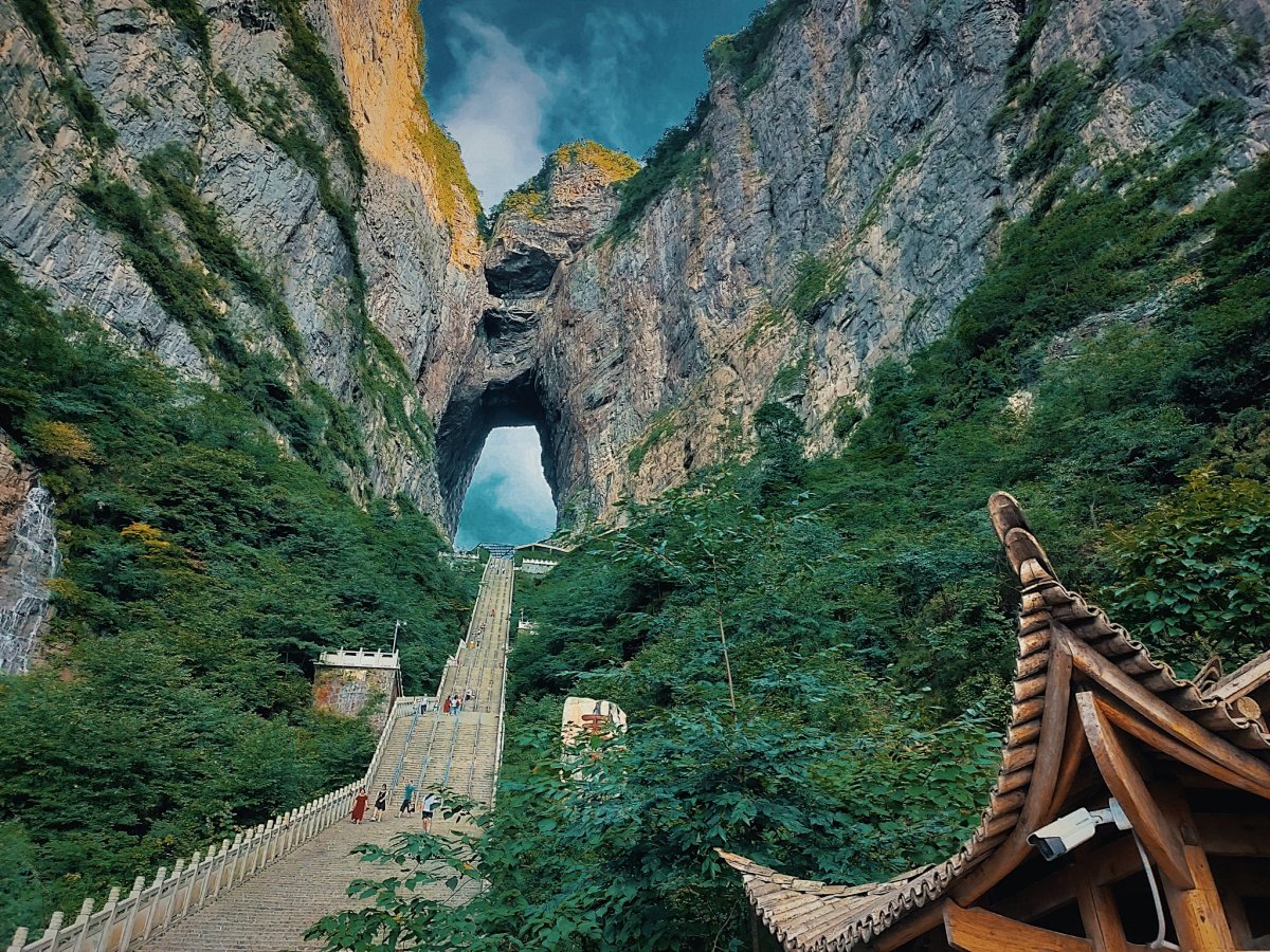 血泪教训！带家人游天门山别盲目，选对这条路线省力不止一倍！